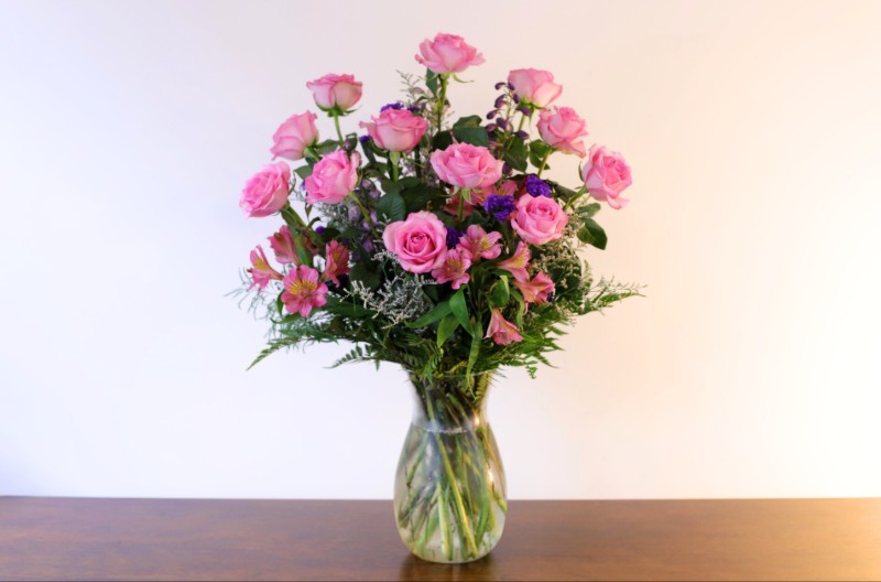 One Dozen Pink Roses Premium